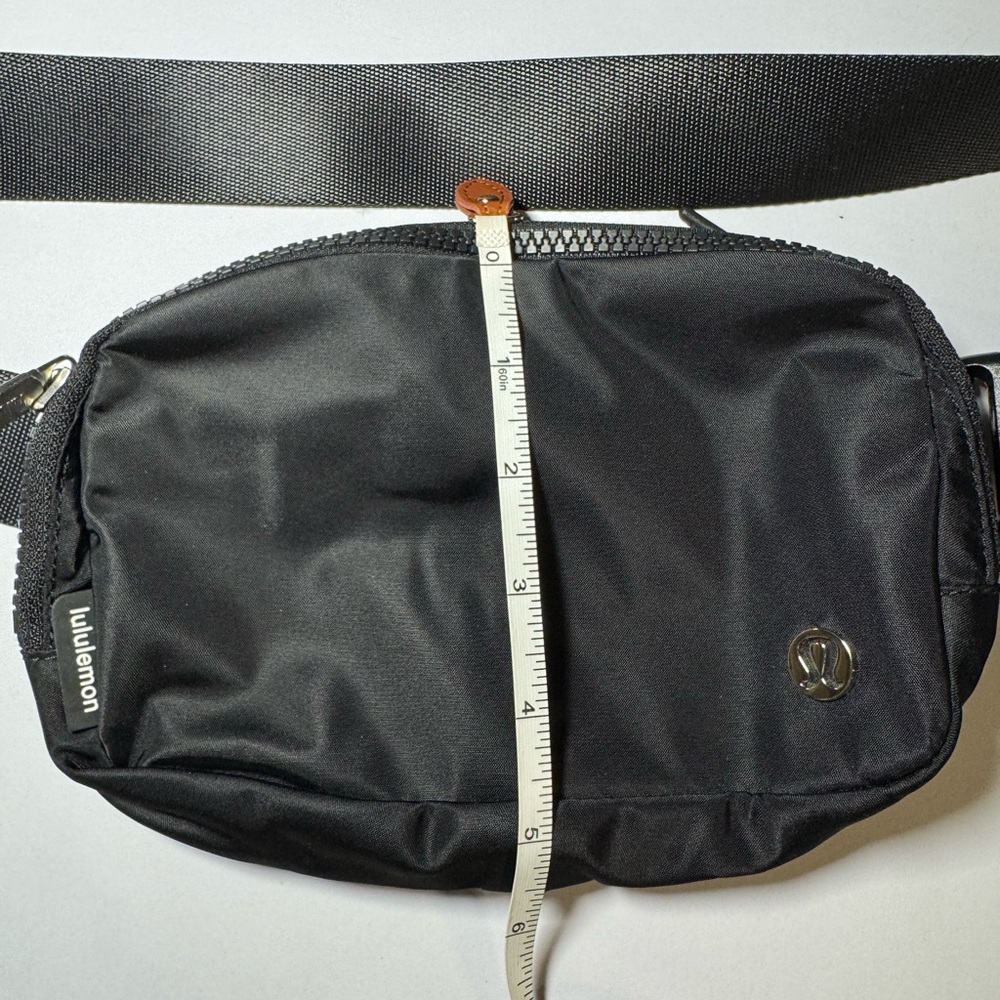 NWOT lululemon Everywhere Belt Bag 1L Unisex - Picture 9 of 10